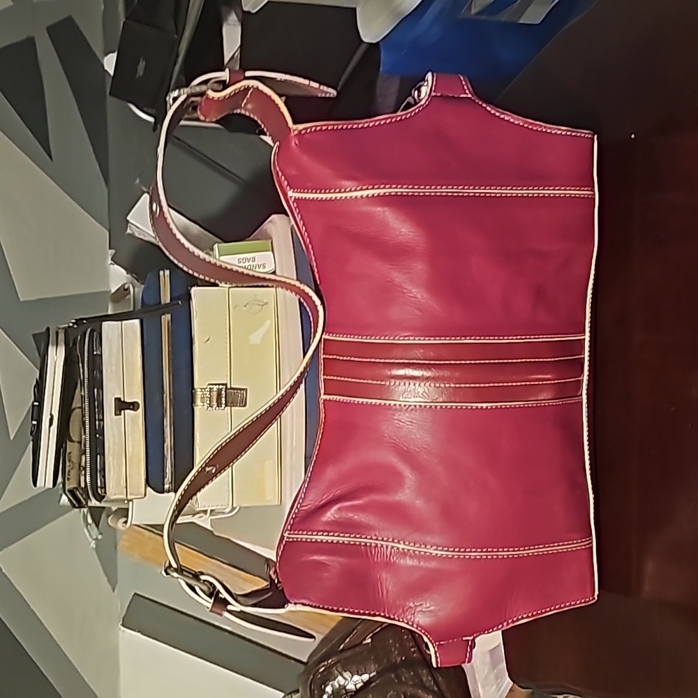 Kenneth Cole Reaction Designer Leather Purse, Raspberry, Handle, Zip Closur